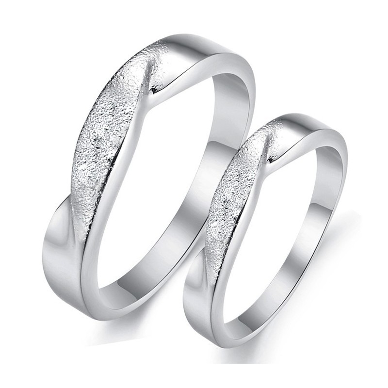 Anello In Titanio Placcato Platino "To Have A Long Story" Per Gli Amanti Anello In Titanio Placcato Platino "To Have A Long Story" Per Gli Amanti
