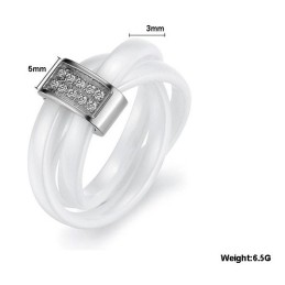 Noto Per Il Suo Anello In Ceramica Di Tungsteno Di Alta Qualità Con Strass