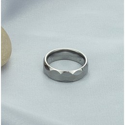 Noto Per Il Suo Anello In Ceramica Di Tungsteno Di Alta Qualità