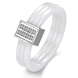 Noto Per Il Suo Anello In Ceramica Di Tungsteno Triciclico Di Alta Qualità Con Strass