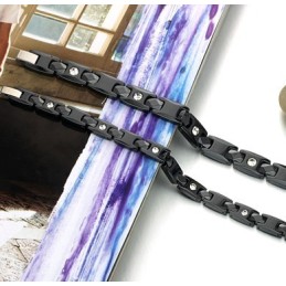 Noto Per Il Suo Braccialetto In Ceramica Di Tungsteno Nero Di Alta Qualità Per Gli Amanti Con Strass