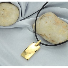 Noto Per La Sua Raffinata Collana In Ceramica Di Tungsteno A Rombo