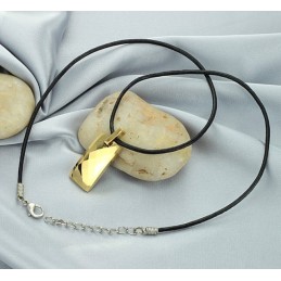 Noto Per La Sua Raffinata Collana In Ceramica Di Tungsteno A Rombo