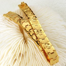 Noto Per Il Suo Raffinato Bracciale Da Donna Placcato In Oro 18 Carati