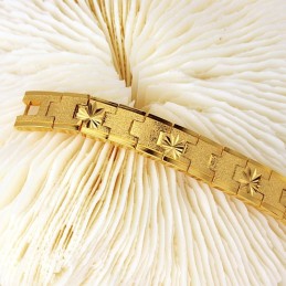 Noto Per Il Suo Raffinato Bracciale Da Donna Placcato In Oro 18 Carati