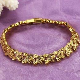 Noto Per Il Suo Raffinato Bracciale Da Donna Placcato In Oro 18 Carati