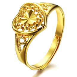 Noto Per La Sua Raffinata Qualità, L'Anello A Forma Di Cuore Placcato In Oro 18 Carati