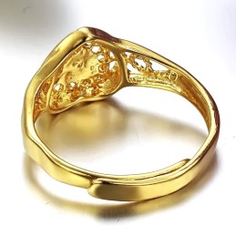 Noto Per La Sua Raffinata Qualità, L'Anello A Forma Di Cuore Placcato In Oro 18 Carati