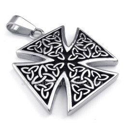 Collana Con Ciondolo Nodo Celtico In Titanio (Catena Gratuita)