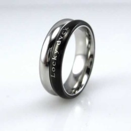 Anello Unisex Locky Dvck In Titanio Nero Da 6 Mm