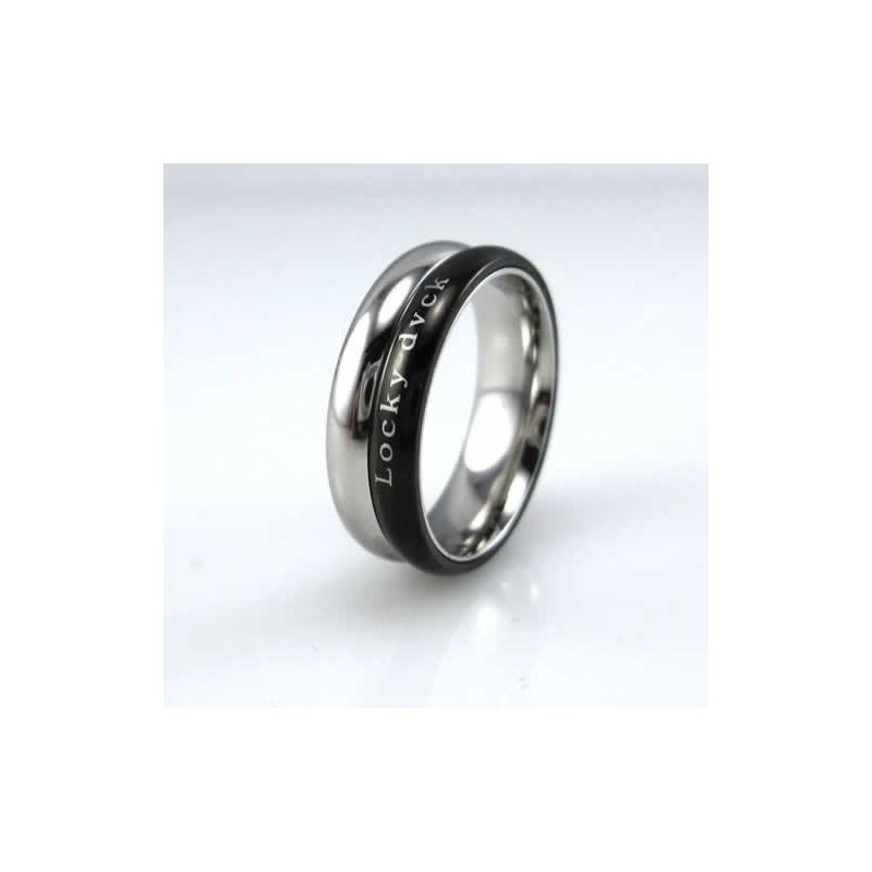 Anello Unisex Locky Dvck In Titanio Nero Da 6 Mm Anello Unisex Locky Dvck In Titanio Nero Da 6 Mm