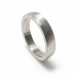 Anello In Titanio Con Grana Incrociata Da 4 Mm
