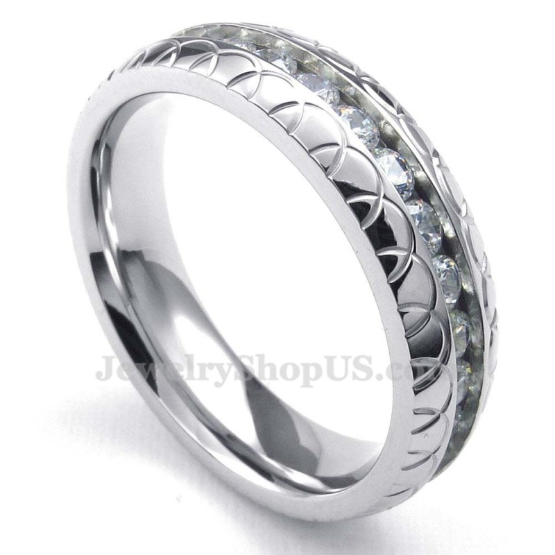 Anello Rotondo In Titanio Con Zircone Bianco Anello Rotondo In Titanio Con Zircone Bianco