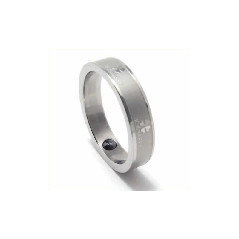 Anello In Titanio Da 5 Mm Con Quadrifoglio Anello In Titanio Da 5 Mm Con Quadrifoglio
