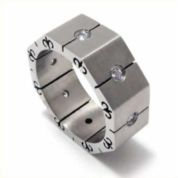 Anello A Fascia In Titanio Intarsiato Con Diamanti Da 8 Mm