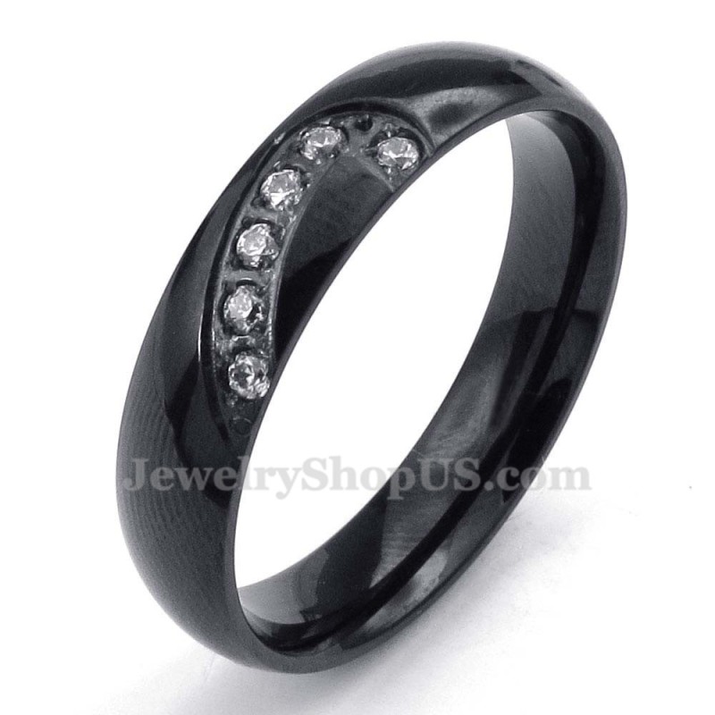 Anello A Forma Di Cuore In Titanio Nero Con Zircone Bianco Anello A Forma Di Cuore In Titanio Nero Con Zircone Bianco