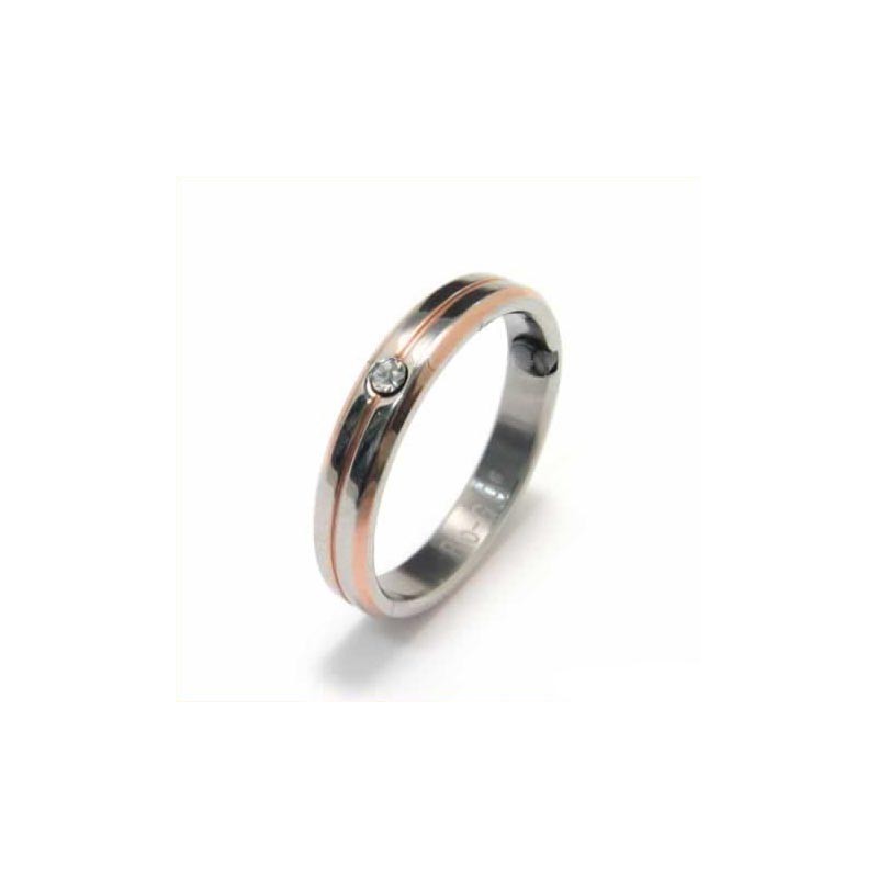 Anello A Fascia In Titanio E Oro Con Diamanti Incastonati Da 4 Mm Anello A Fascia In Titanio E Oro Con Diamanti Incastonati Da 4 Mm