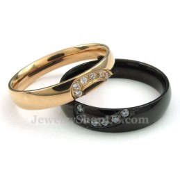 Anello A Forma Di Cuore In Titanio Nero Con Zircone Bianco