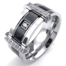 Anello Da Uomo In Titanio Con Strass Bianchi