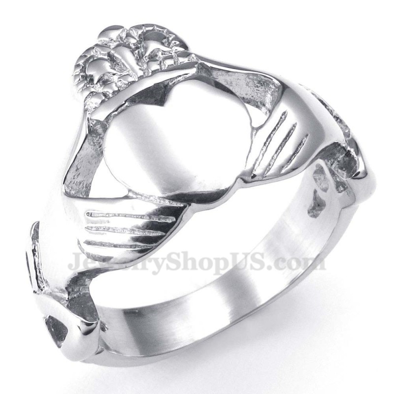 Anello In Titanio Con Cuore E Mani Che Si Abbracciano Anello In Titanio Con Cuore E Mani Che Si Abbracciano