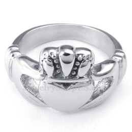 Anello In Titanio Con Cuore E Mani Che Si Abbracciano