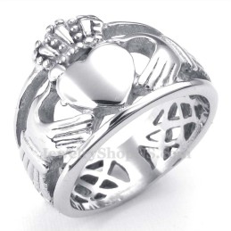 Anello In Titanio Con Cuore E Mani Che Si Abbracciano