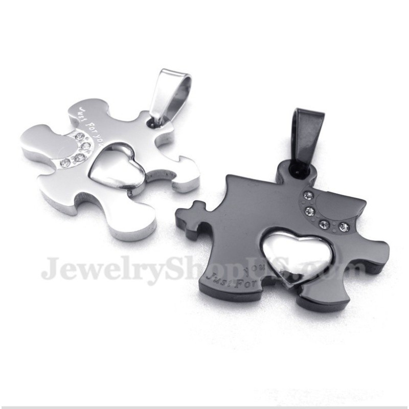 Ciondolo A Forma Di Puzzle In Titanio Nero Per Coppia Con Catena Gratuita (Un Paio) Ciondolo A Forma Di Puzzle In Titanio Nero Per Coppia Con Catena Gratuita (Un Paio)