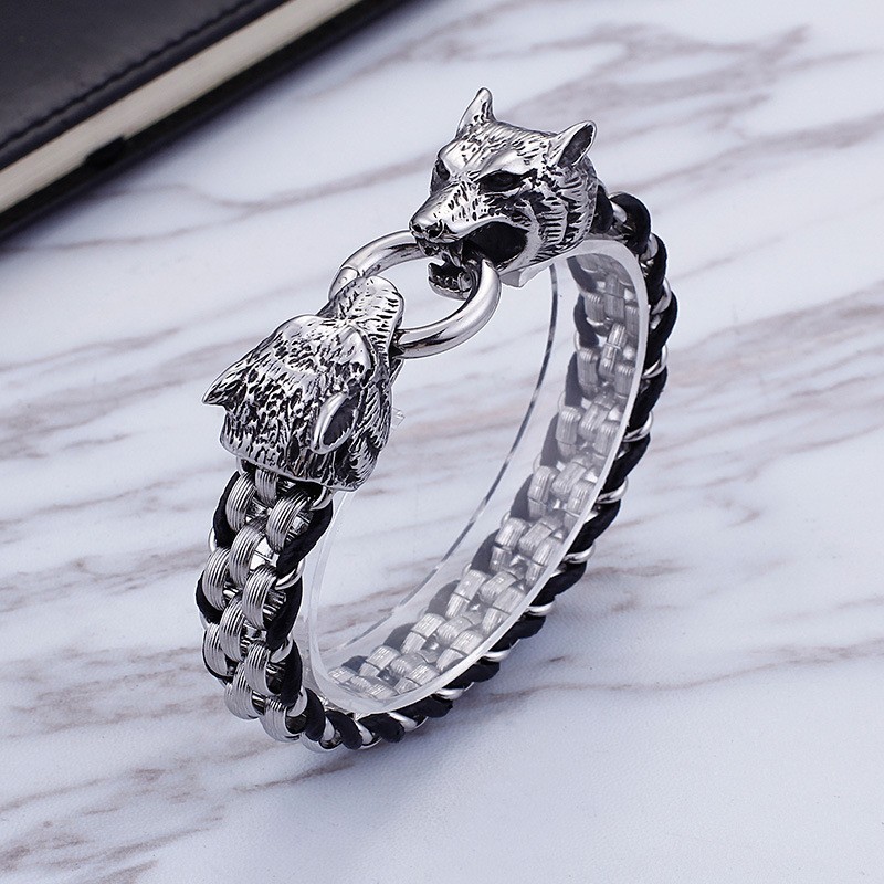 Bracciale In Titanio Con Chiusura A Doppio Anello A Forma Di Testa Di Lupo Per Uomo Bracciale In Titanio Con Chiusura A Doppio Anello A Forma Di Testa Di Lupo Per Uomo