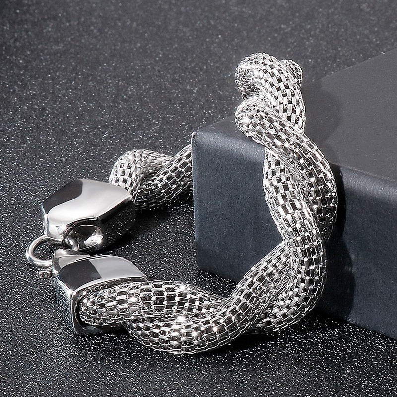 Bracciale A Catena In Titanio Con Osso Di Serpente Da Uomo Bracciale A Catena In Titanio Con Osso Di Serpente Da Uomo