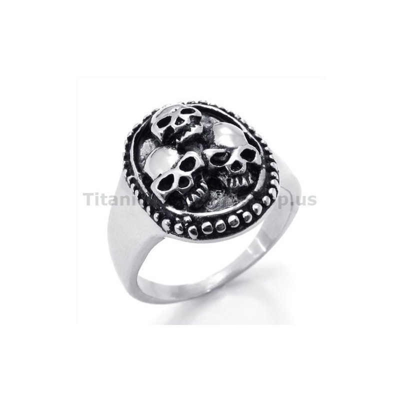 Anello In Titanio Con Tre Teschi Anello In Titanio Con Tre Teschi