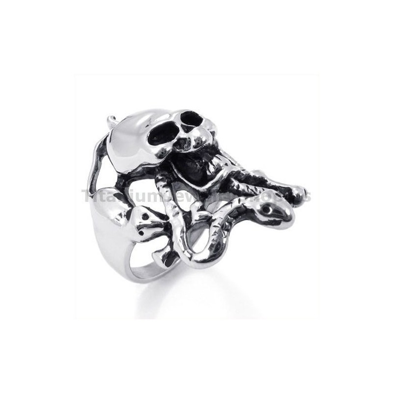 Anello In Titanio Con Teschio Di Serpente Anello In Titanio Con Teschio Di Serpente