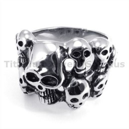 Anello In Titanio Con Teschio