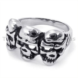 Anello In Titanio Con Tre Teschi