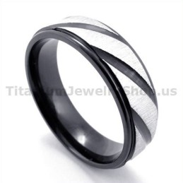 Anello In Titanio Nero Con Diamante