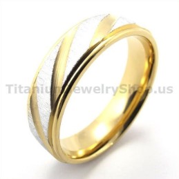 Anello In Titanio Dorato Con Diamante