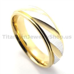 Anello In Titanio Dorato Con Diamante