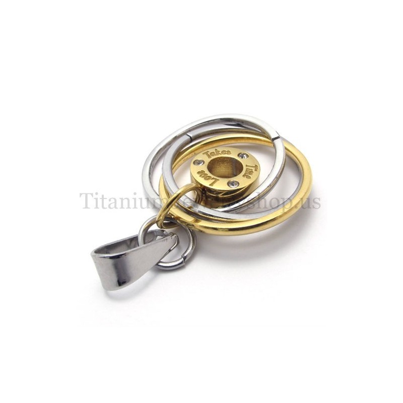 Anello Multiplo In Oro Con Inciso Il Ciondolo In Titanio "Take Time Love" Anello Multiplo In Oro Con Inciso Il Ciondolo In Titanio "Take Time Love"