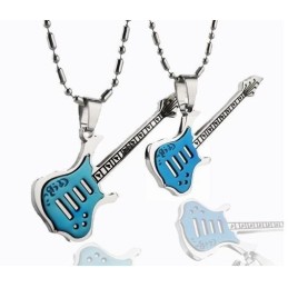 1 Paio Di Ciondoli Per Collana Di Coppia In Titanio Puro A Forma Di Chitarra