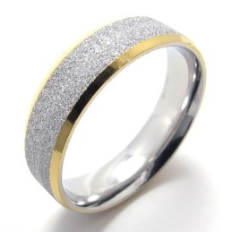 Anello In Titanio Con Perla E Accenti Dorati