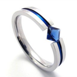 Anello In Titanio Con Diamante Blu