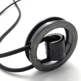 Ciondolo In Titanio Con Anello Nero