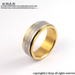 Anello Con Croce In Titanio