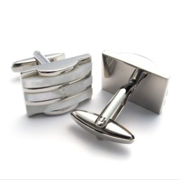 Gemelli In Titanio Cupronichel Di Qualità Superiore, Forma Elegante E Brillantezza Del Colore.