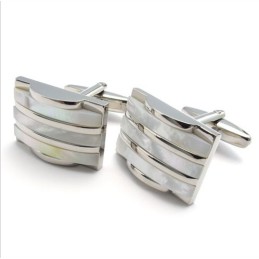 Gemelli In Titanio Cupronichel Di Qualità Superiore, Forma Elegante E Brillantezza Del Colore.