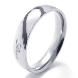 Anello In Titanio Di Eccellente Qualità, Forma Elegante E Brillantezza Del Colore.