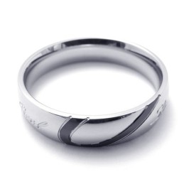 Anello In Titanio Di Eccellente Qualità, Forma Elegante E Brillantezza Del Colore.